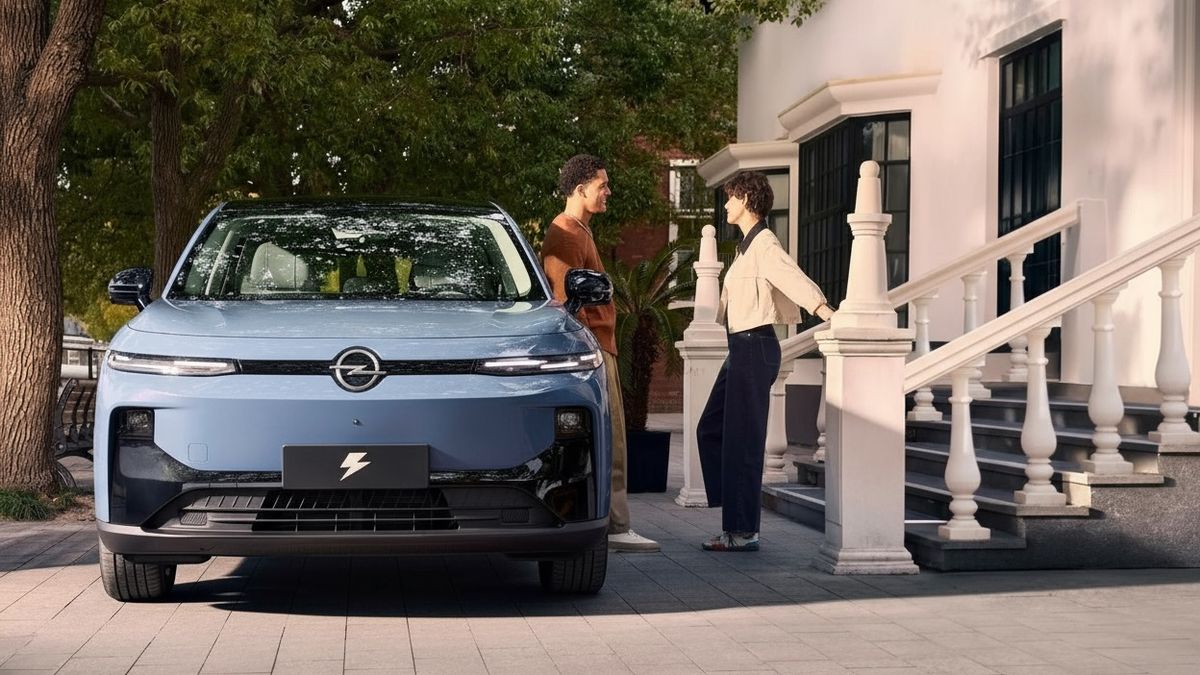 Nejnovější Opel možná nebude Opel… Znak s bleskem dostane auto, které toho s Opelem moc společného nemá